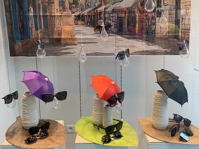 Etalage Vroman Optics Augustus September 2025