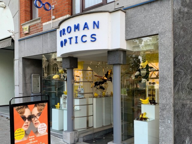 Vroman Optics Zomeretalage Etalage Juli Augustus 2026